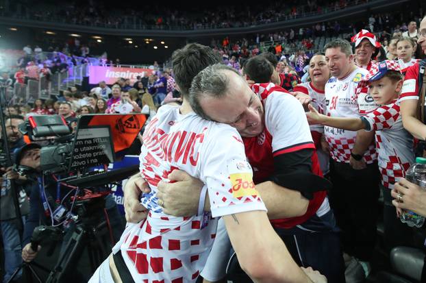 Hrvatski rukometaši slave nakon što su svladali Island 32:26