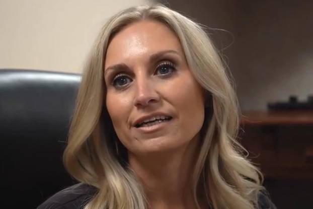 Ovo je bivša gradonačelnica koja je silovala dječaka (16). Bio je prijatelj njezinog sina!