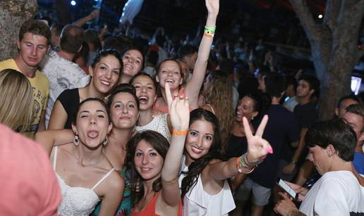 Prepun klub Kalypso na Zr&cacute;u plesao do zore uz DJ Antoine