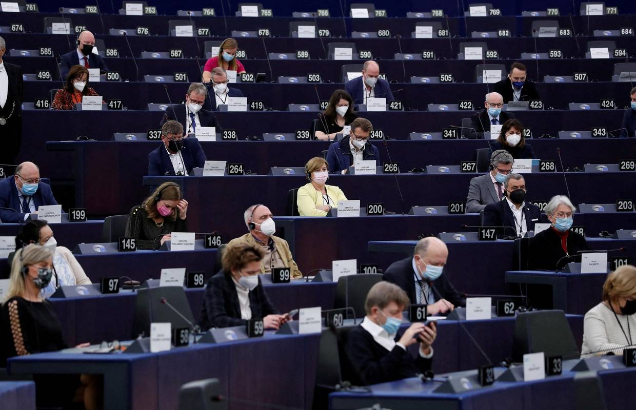 Europarlamentarci raspravljali i svađali se oko čestitanja Božića