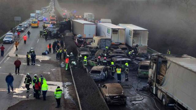 Stravičan lančani sudar u blizini Budimpešte: Sudjelovala 42 vozila, deseci ozlijeđenih ljudi