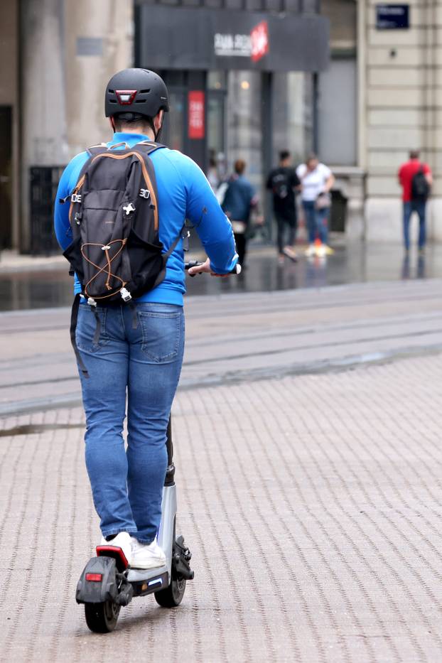 Zagreb: Italija uvodi registarske pločice za električne romobile, hoće li i Hrvatska ići u tom smjeru?