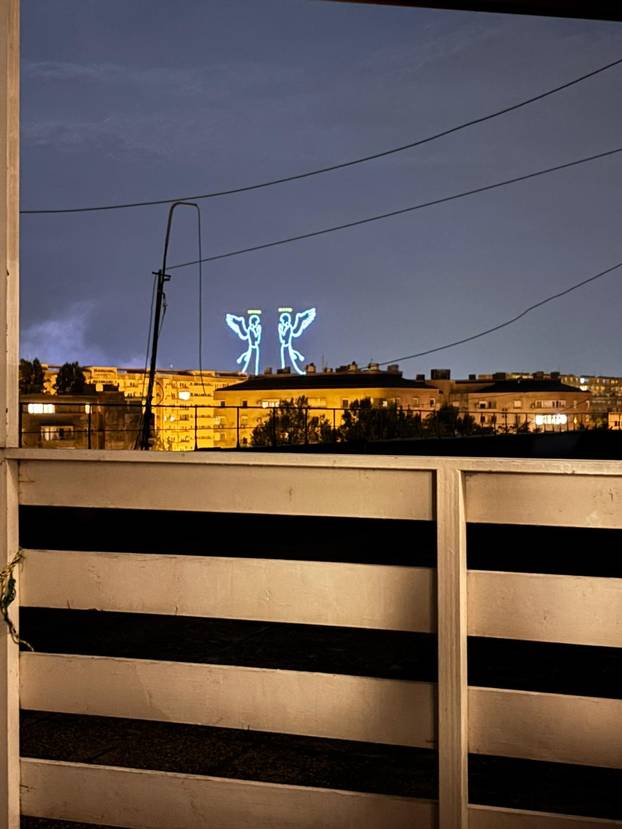 FOTO/VIDEO Spektakl na nebu: Dronovi formirali križ, Gospu...