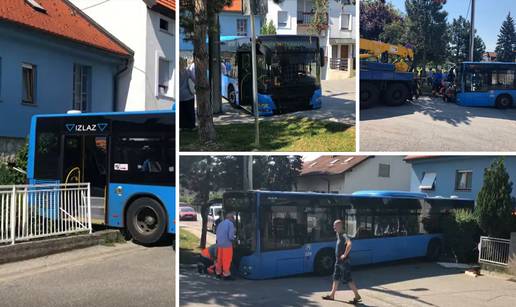 Video: Vozač izašao, a njegov bus s putnicima probio ogradu!