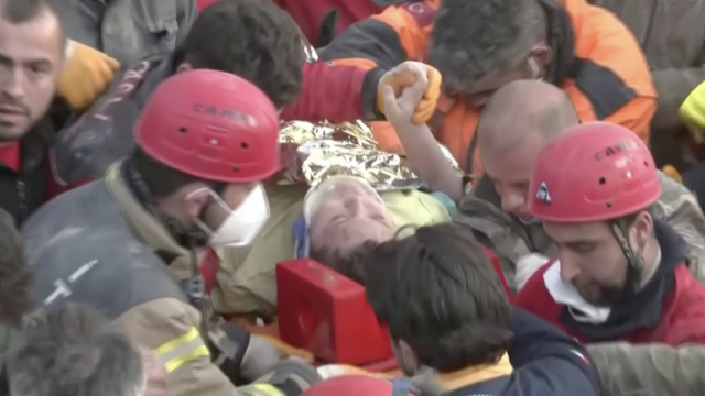 Trenutak izvlačenja dječaka (13) iz ruševina 182 sata od potresa: Držao je spasioca za ruku