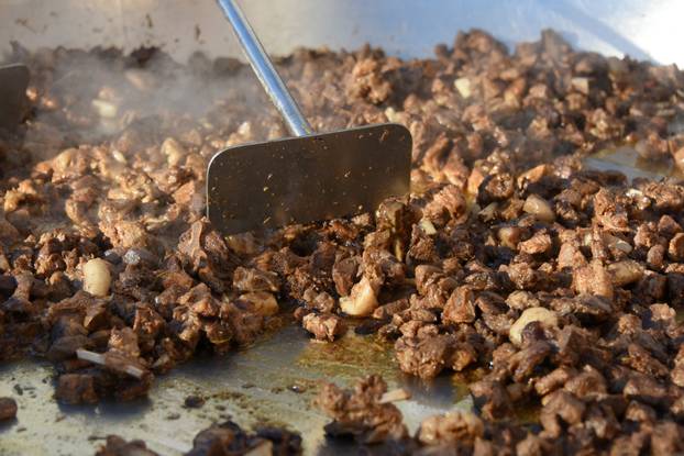 Pula: Građanima podijeljeno 350 porcija njoka s divljači 