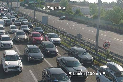 FOTO U kolonama se vozi do Bosiljeva na A1, sudar kod čvora Hreljin usporio vožnju na A7