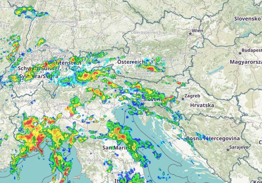 FOTO Pogledajte kakva oluja ide prema Hrvatskoj. Upozorili su na grmljavinska nevremena