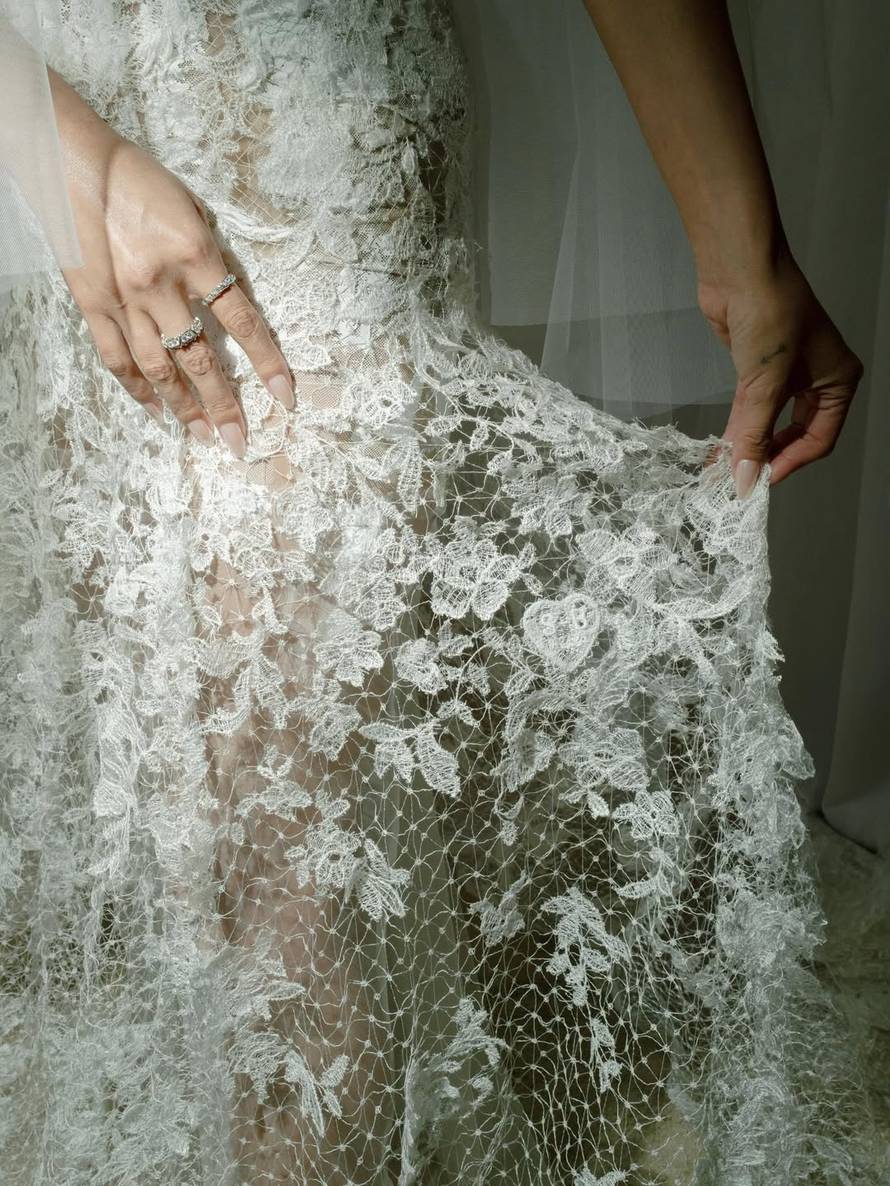 Selena Gomez pokazala sve tri vjenčanice, ali i neobični detalj koji je mnoge iznenadio