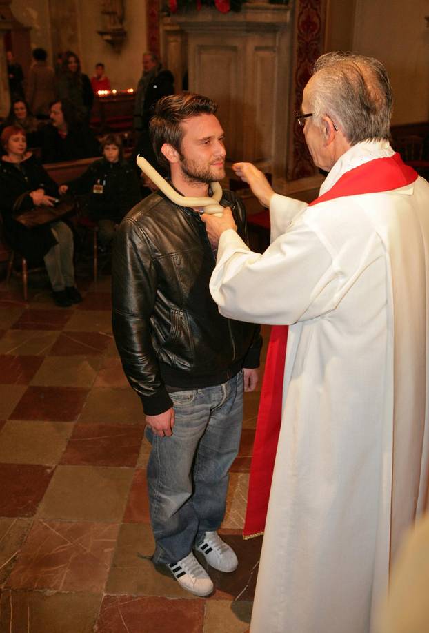 ARHIVA - 2009. Dubrovnik: Pjeva?i na grli?enju u crkvi Svetog Vlaha