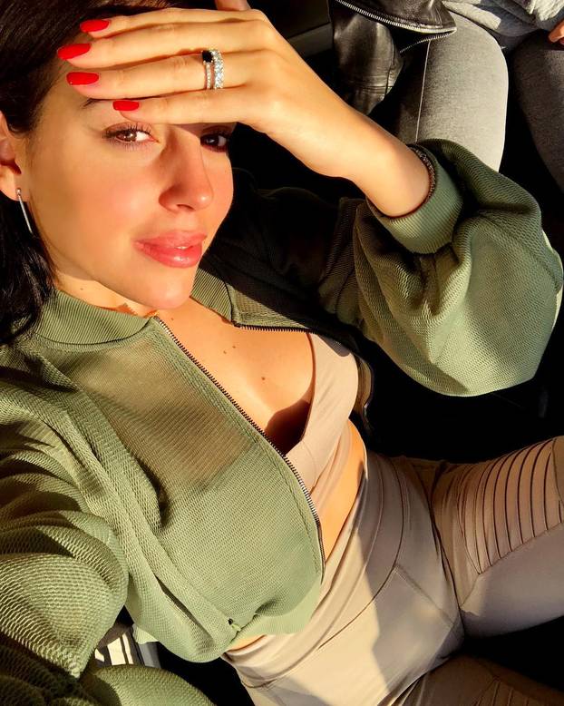 Od prodavačice do zaručnice u vrućim tangicama: Evo kako se Georgina mijenjala kroz godine