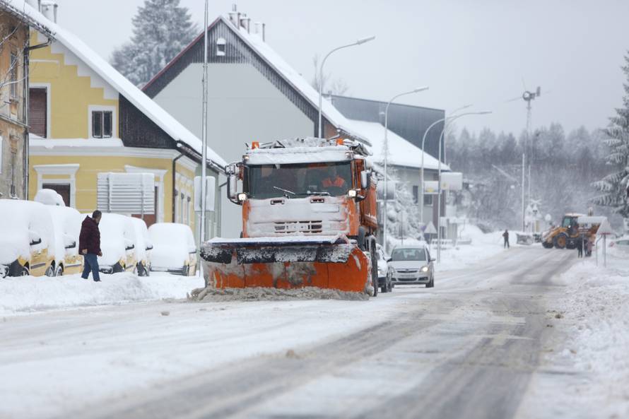 Prvo kiša, a u petak očekujte i snijeg: Za vikend zubato sunce