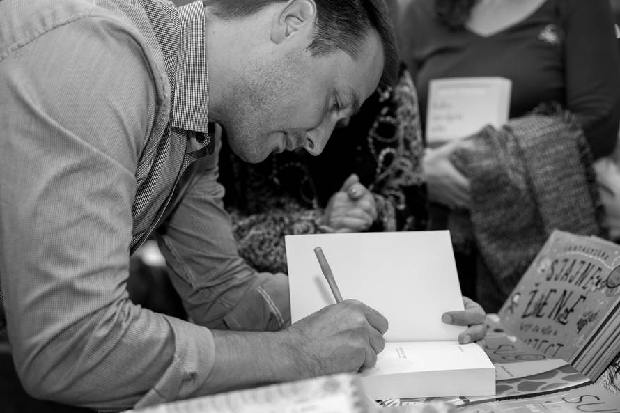 Mogu živjeti od pisanja knjiga.  Nakon samo 18 godina karijere