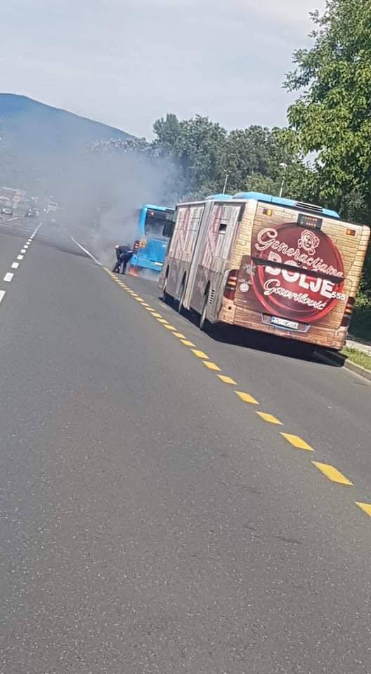 VIDEO ZET-ov bus se zapalio kod Bundeka: 'Vozači gasili vatru'