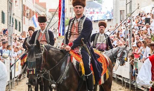 FOTO Slavodobitnik 311. Sinjske alke je Tino Radanovi&cacute;!