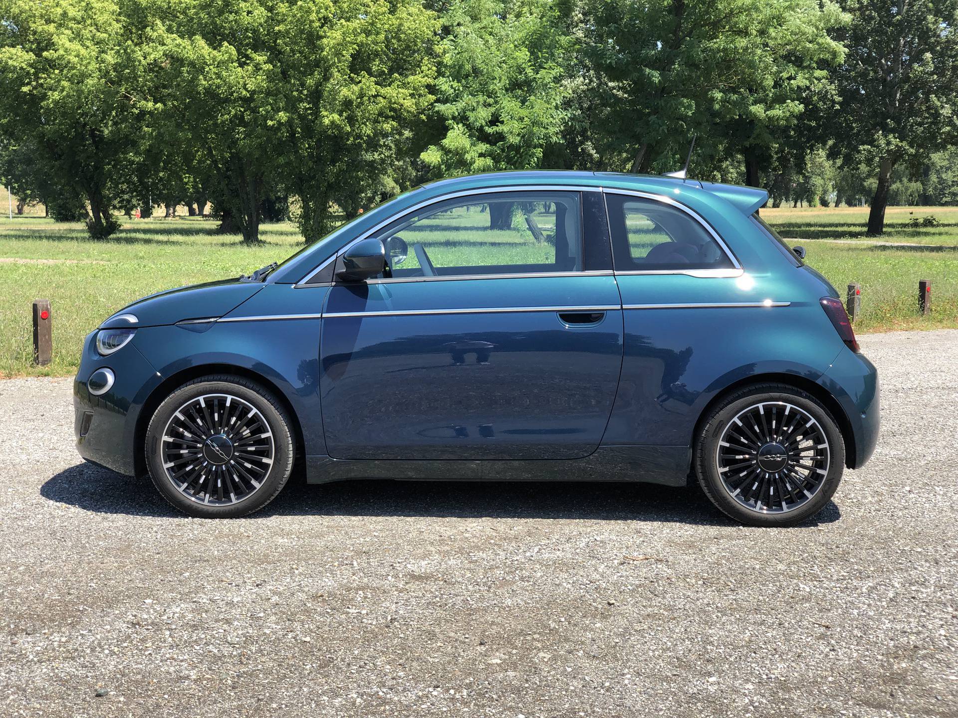 Testirali smo: Električni Fiat 500 je šarmantan, zabavan i dobar