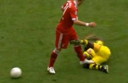 Schweinsteiger nagazio na koljeno Tingi iz Dortmunda