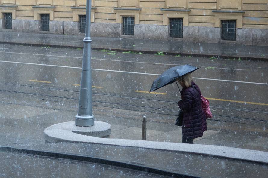 Olujno nevrijeme zahvatilo Zagreb