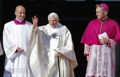 Ratzingerov brat opovrgnuo da je bivši Papa teško bolestan
