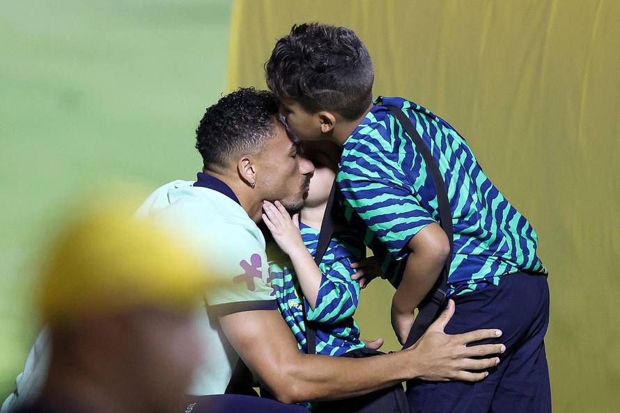 KATAR 20222 - Brazilske igrače razveselilo druženje s djecom 