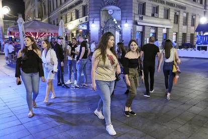 Zagrepčani jedva dočekali rad kafića do ponoći: Pogledajte kakva je bila gužva u centru