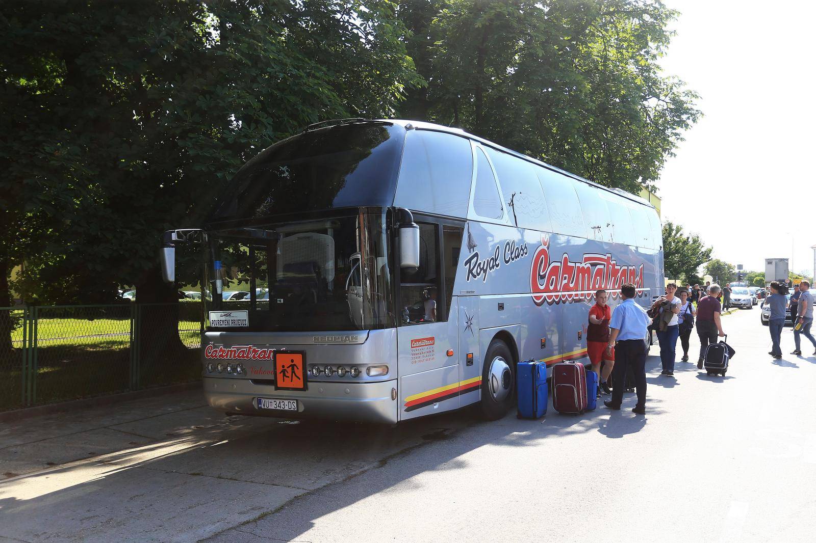 Vratio se bus pun tuge: Plakali su svi, roditelji, djeca, učitelji...