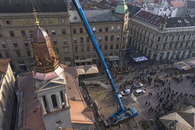 POGLED IZ ZRAKA Zagreb: Kupola teška 6 tona napokon je vraćena na toranj crkve