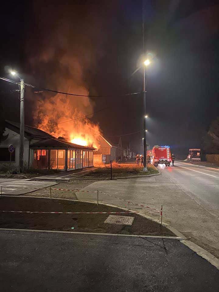 Opet požar u Đakovu, zapalio se godinama napušteni kiosk