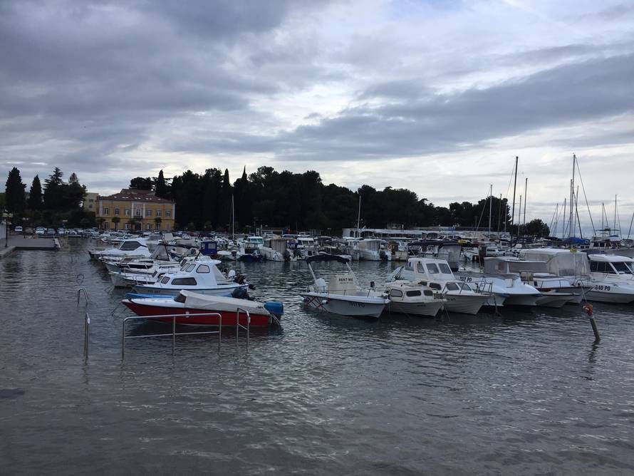 Obilne kiše u Puli: Vatrogasci su imali preko 40 intervencija