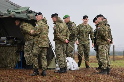 FOTO Ovako je izgledala vojna vježba u Gašincima: Naša vojska vježbala s Britancima