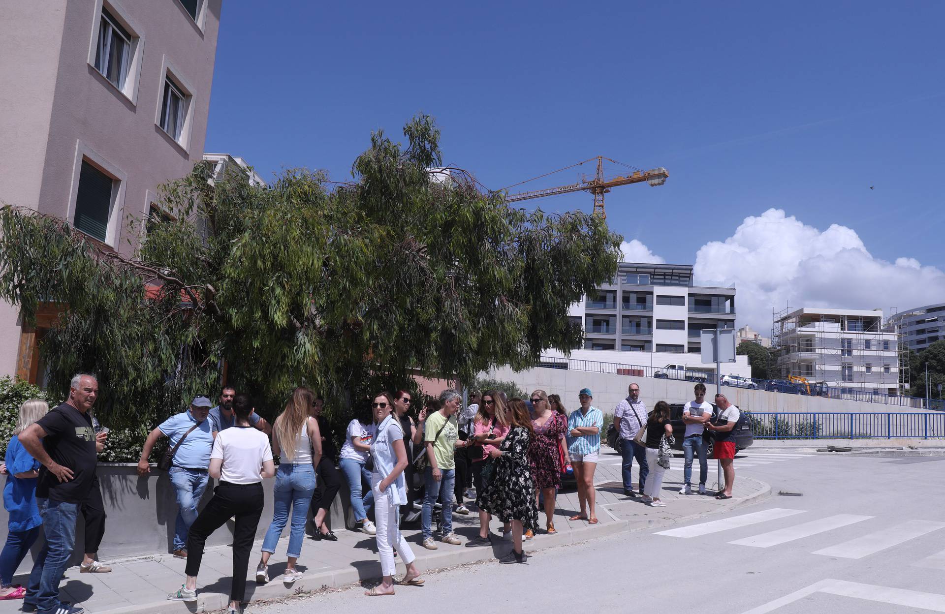 Split: Stanovnici Žnjana okupili se nezadovoljni prometnim rješenjem zbog radova na proširenju ulice Put Žnjana