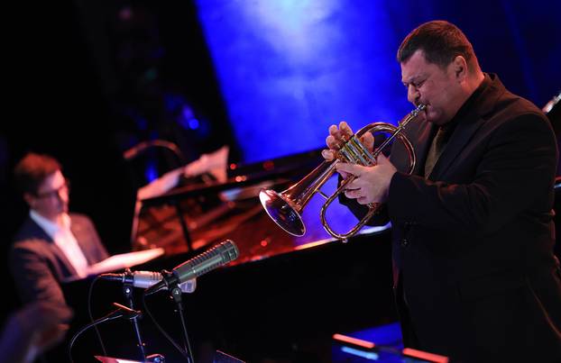 Zagreb: Jazz orkestar HRT-a i Miron Hauser uz osam istaknutih pijanista odali su počast Matiji Dediću 