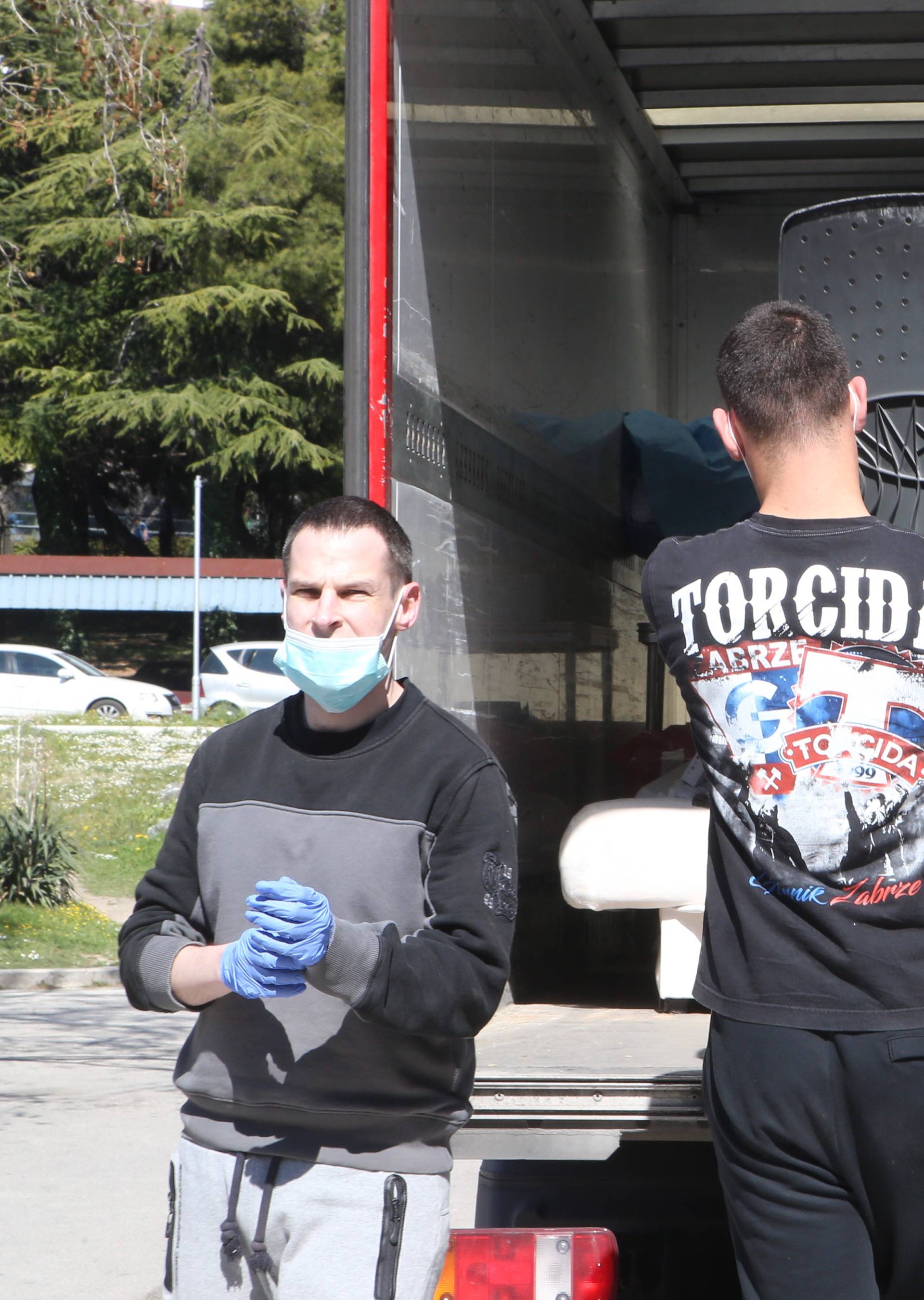 Split: Torcida stigla, pomaže pri selidbi bolnice Križine na Firule