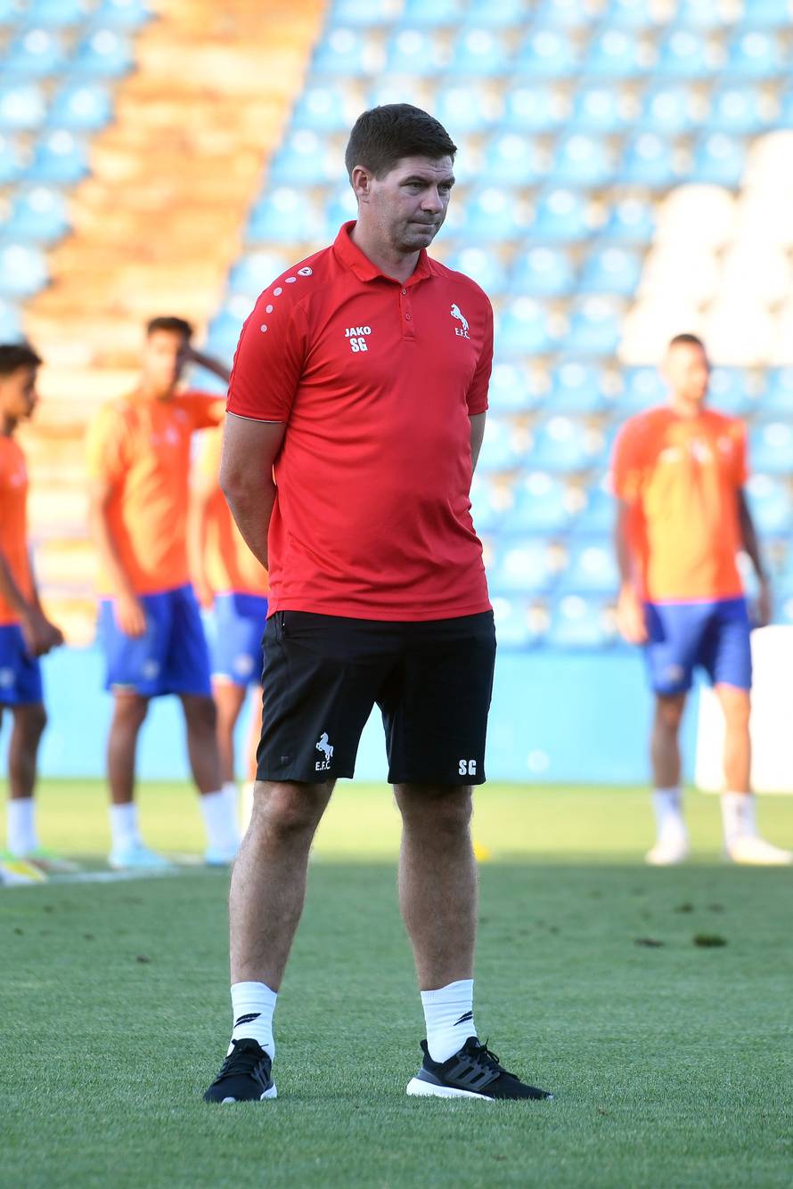 Stevan Gerrard trener Al Ettifaqa na zagrijavanju uoči prijateljske utakmice sa NK Varaždin 