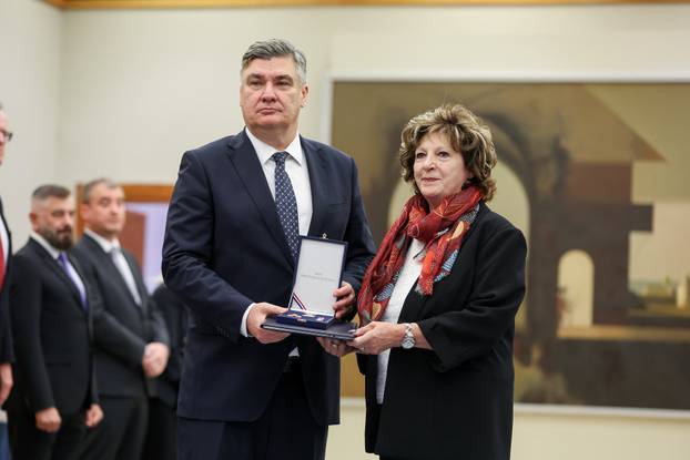 Zagreb: Zoran Milanović uručio odlikovanja i priznanja zaslužnim pojedincima i organizacijama iz područja kulture, znanosti, sporta i gospodarstva