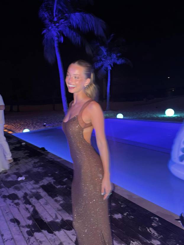 FOTO Ljubila je nogometnu i F1 zvijezdu, sad je slobodna kao ptica i pali pratitelje u bikiniju