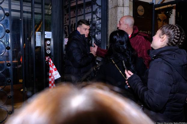 Zagreb: Reprezentativci nakon dočeka na Trgu proslavili u kavani Johann Franck