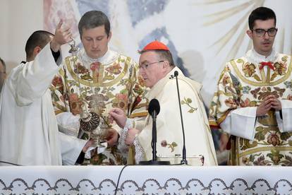 Zagreb: Kardinal Bozanić predvodio misno slavlje na Uskrs