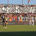 FOTO &Scaron;imuni&cacute;, Carevi&cacute; i Bili&cacute; su pratili pobjedu Hajduka. Torcida je posvetila transparent Gudelju