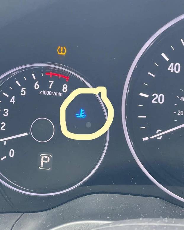 Znate li što znači ova lampica u autu? Na internetu se posvađali