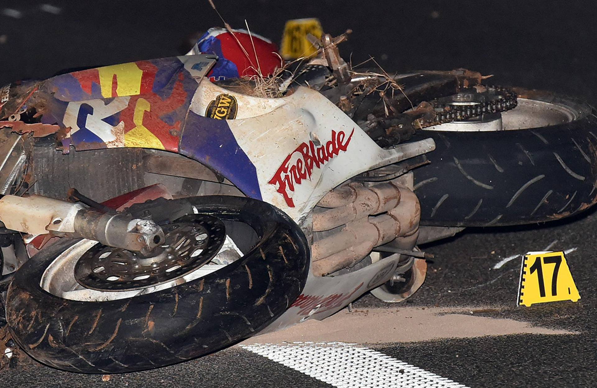 Motociklist sletio s ceste, od zadobivenih ozljeda preminuo