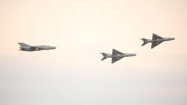 Dva dana nakon Milanovićeve zabrane preleta nad gradovima nova vježba: F-16 i Mig-ovi