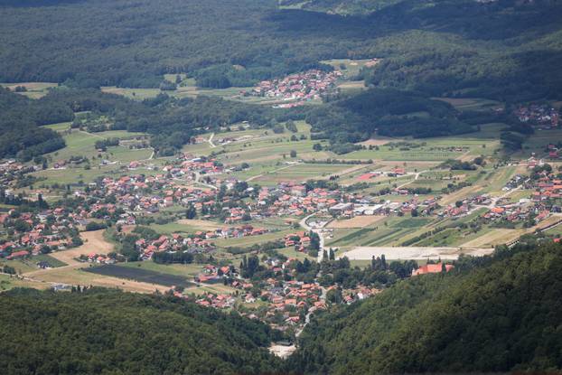 Zagreb: Panoramski pogled na Hrvatsko zagorje sa Sljemena