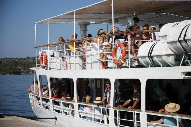 Šibenik: Gužve na brodovima koji voze na otoke nedaleko Šibenika