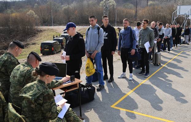 Ministar Anušić i general Kundid na prvom danu TVO-a na Slunju