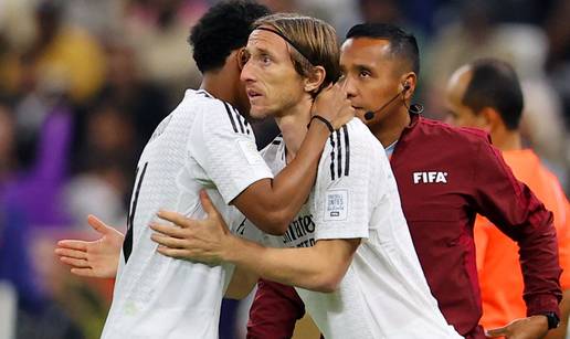 VIDEO Luka je 'kralj' Madrida! On izlazi iz igre, a na tribinama svi stoje. Marcelo mu se klanja