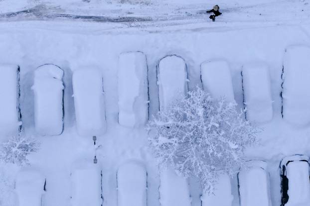 Pogled iz zraka na Sarajevo u potpunosti prekriveno snijegom