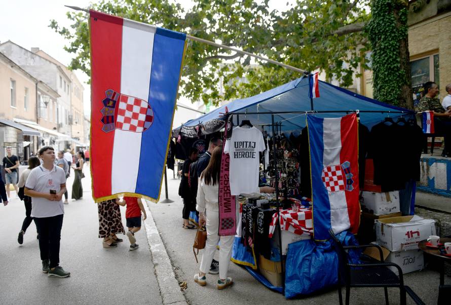 Sinj: Okupljanje ljudi u Sinju uoči 310. Sinjske alke