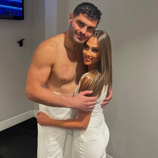 FOTO Ovo je ljepotica koja je osvojila srce Filipa Hrgovića. Od početka stoji uz 'El Animala'...