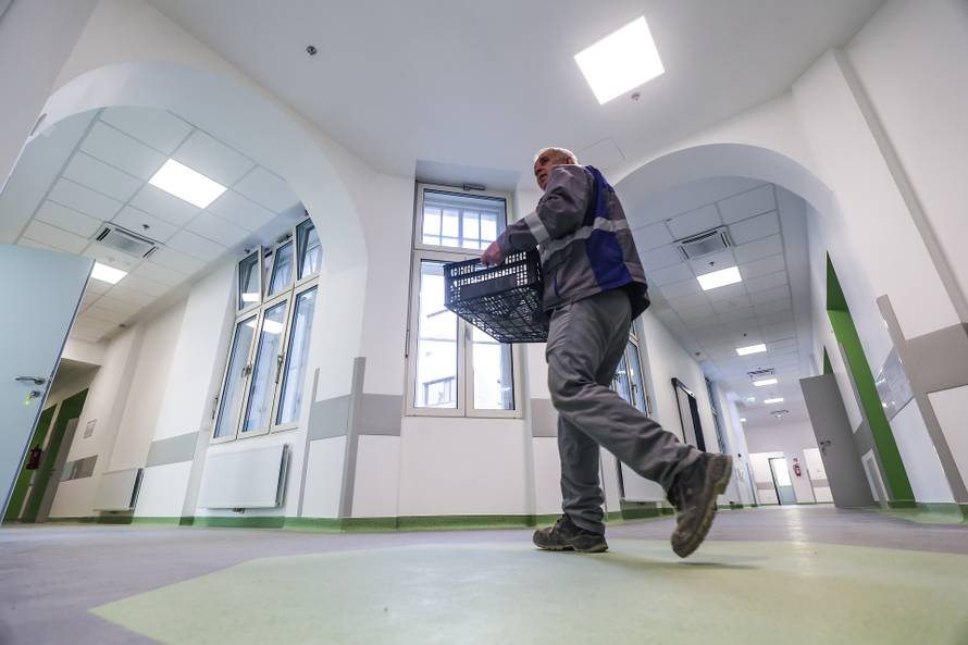 Gotova je obnova rodilišta u Petrovoj, ali ga još uvijek nisu otvorili. Doznali smo kad će